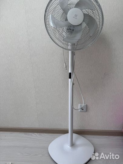 Вентилятор напольный electrolux eff 1014i