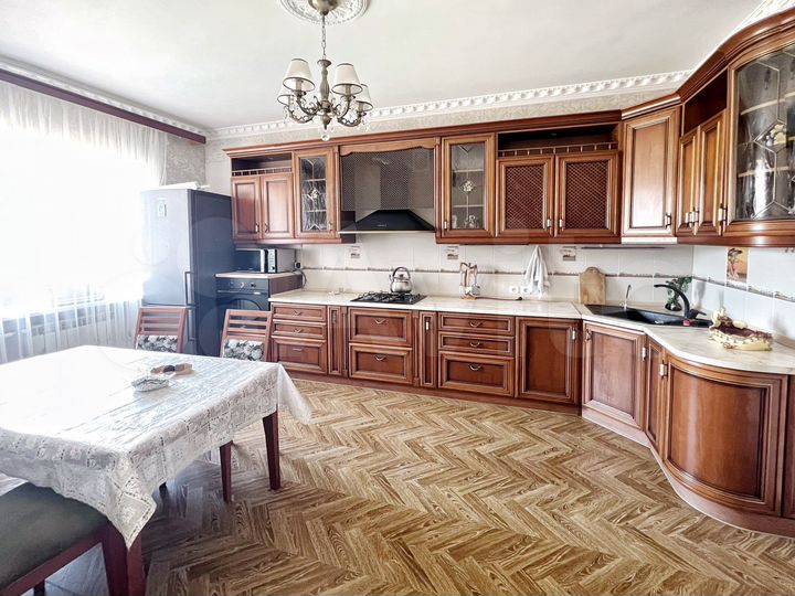 Дом 205 м² на участке 6 сот.