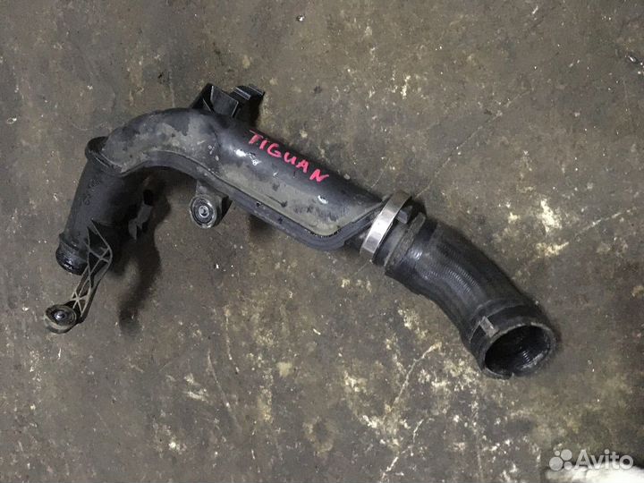 Патрубок интеркулера (Volkswagen Tiguan)
