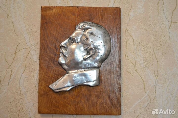 Барельеф Сталин