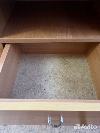 Продам косметический столик