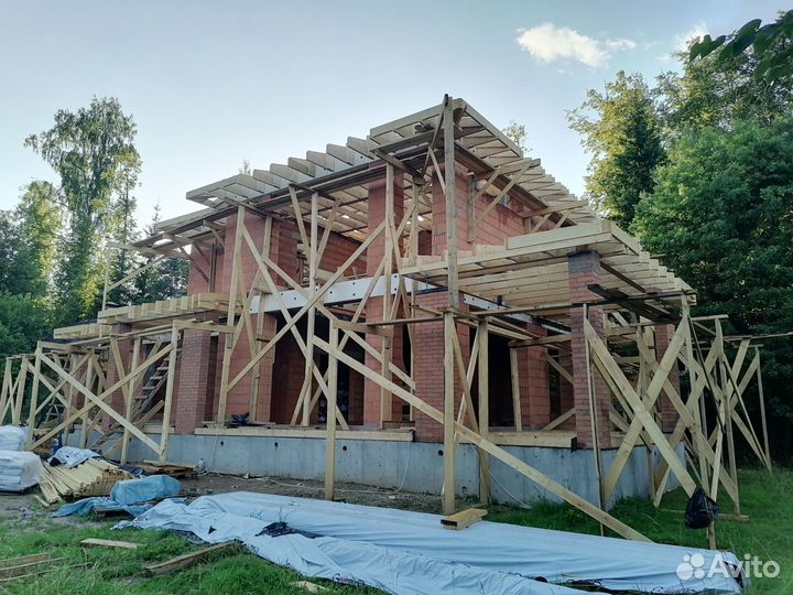 Бригада строителей