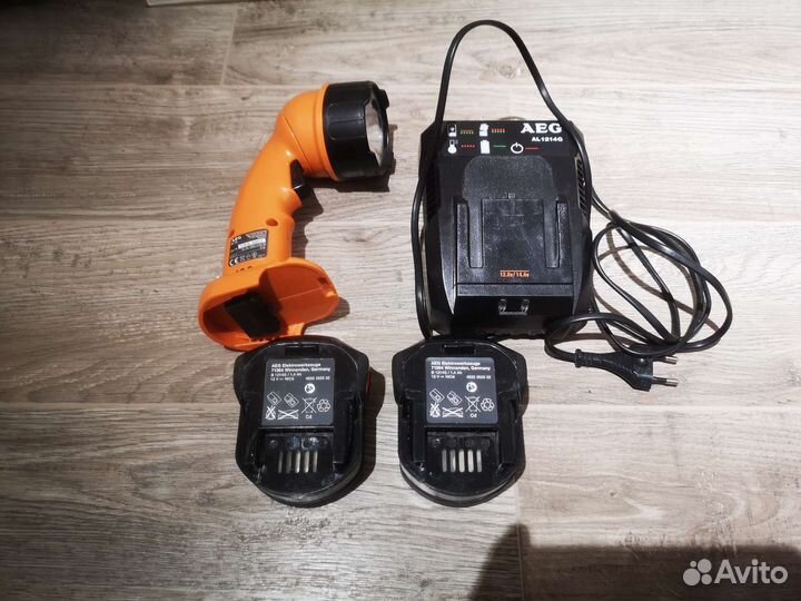 Фонарь, аккумуляторы и зарядное устройство AEG
