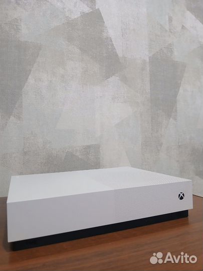 Xbox One S All-Digital Edition +игры