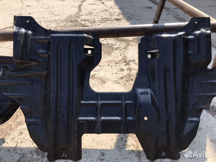Продам на Тoyoty Hilux Vlll Защита картера двс, ак
