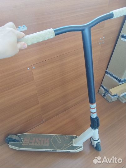 Трюковой самокат mongoose rise100