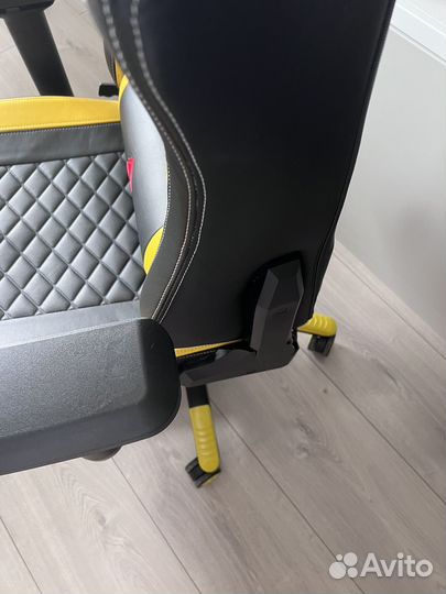 Компьютерное кресло red square