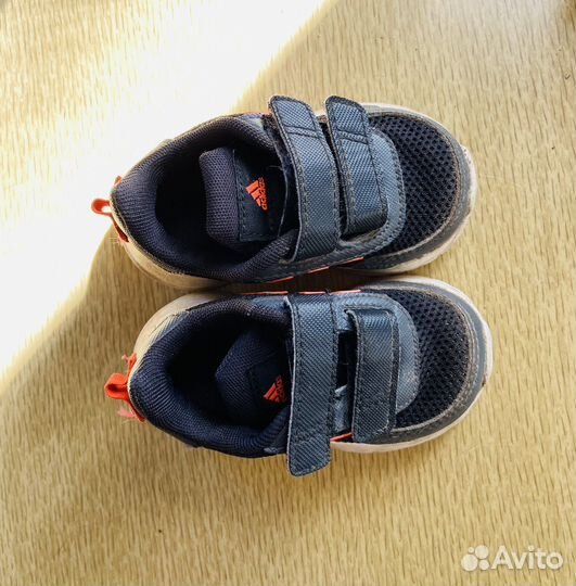 Кроссовки для девочки