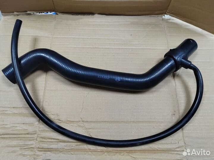 Патрубок радиатора верхний VW Passat B3 (дефект)