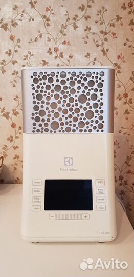 Увлажнитель Electrolux EHU 3715D