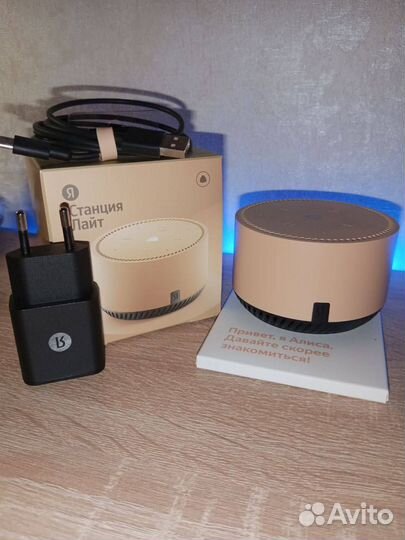 Умная колонка Яндекс Станция Лайт с Алисой