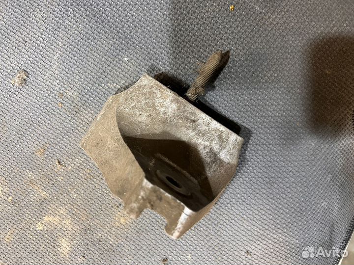 Кронштейн двигателя Toyota Avensis AZT250 1AZ-FSE