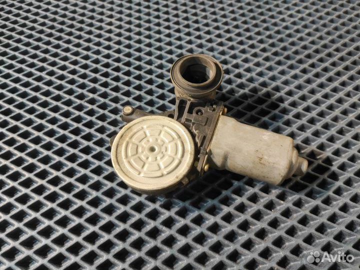 Мотор стеклоподъемника передний правый Daihatsu