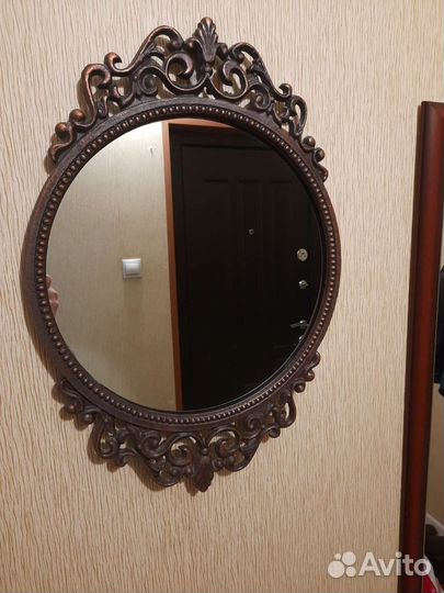 Зеркало в металлической раме