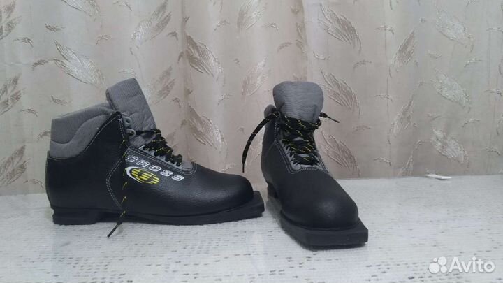 Лыжные ботинки