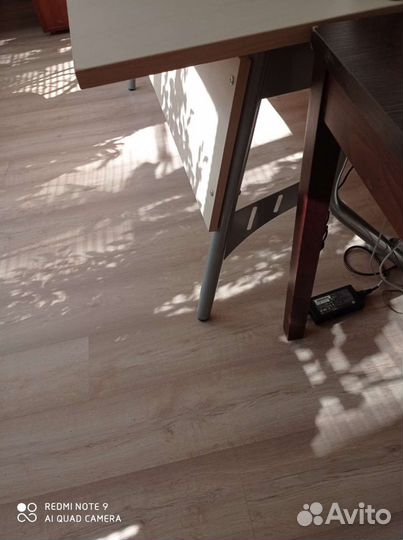 Угловой офисный письменный-компьютерный стол