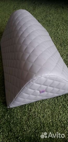 Треугольная подушка для салонов красоты