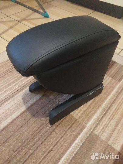 Подлокотник