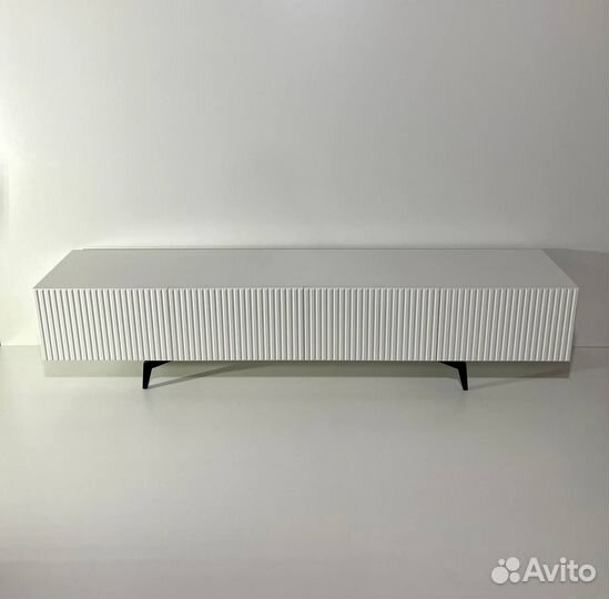 Тумба под тв на ножках