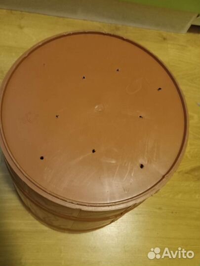 Большой цветочный горшок