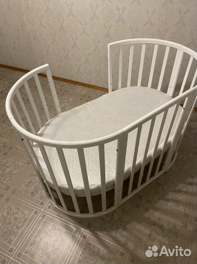 Детская кроватка с маятником круглая