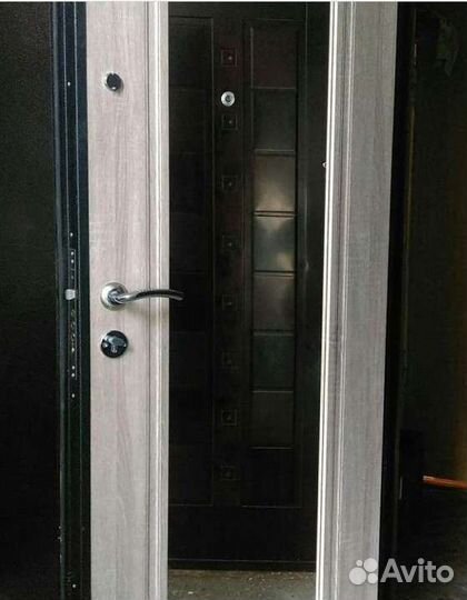 Дверь входная металлическая с зеркалом см 610