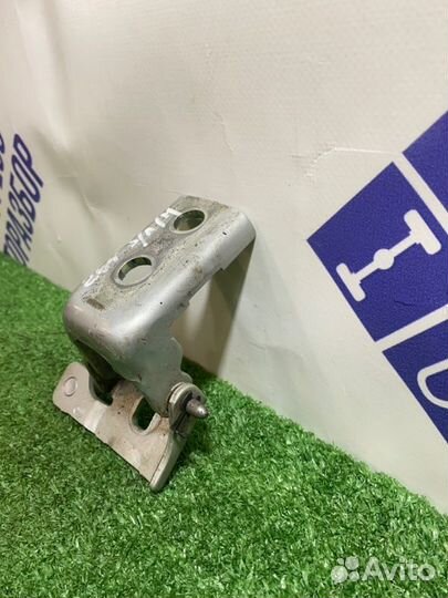 Петля двери задняя левая Peugeot 308 хэтчбек 1.6