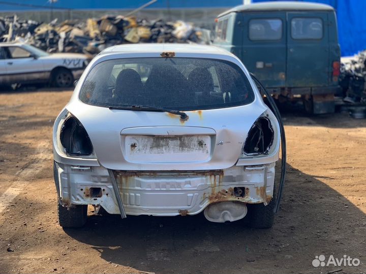 В разбор Nissan Almera N16 1.8