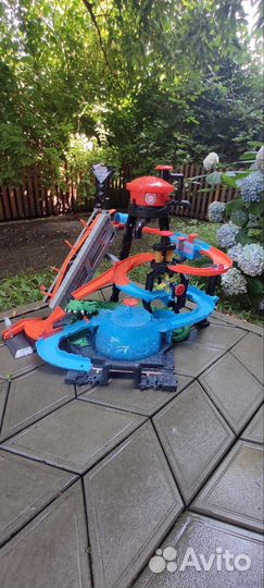 Hot wheels автомойка с крокодилом