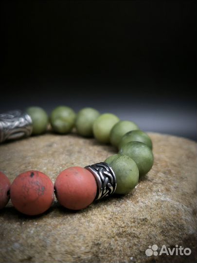 Турисаз. Браслет из натуральных камней