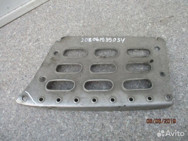 Ступенька правая Volvo 20360789