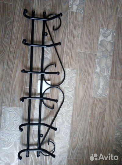 Вешалка настенная металлическая