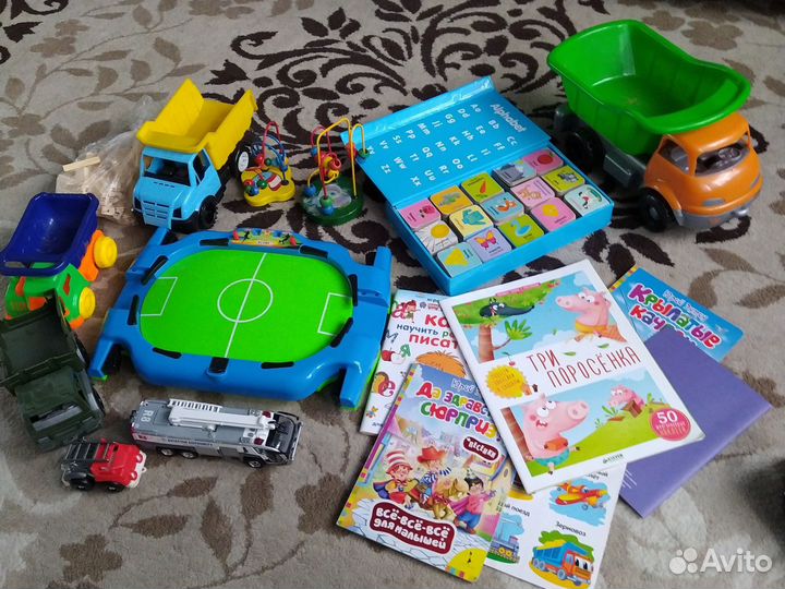 Игрушки пакетом машинки