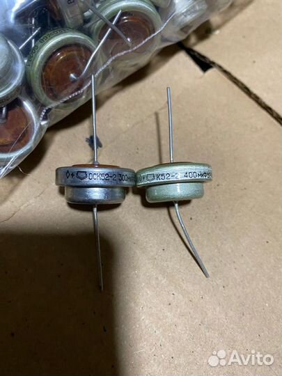 Конденсатор К 52 2 300 мкф и 1000 мкф