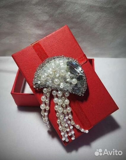 Броши из бисера