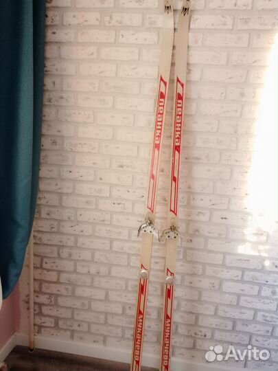 Комплект деревянные лыжи и лыжные ботинки СССР