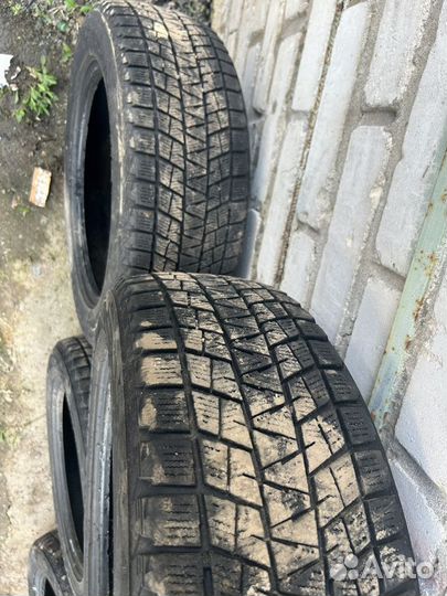 Bridgestone Blizzak DM-V1 215/60 R17 96R