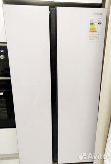 Холодильник Samsung Side by Side