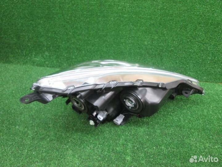 Фара левая Toyota Aqua NHP10