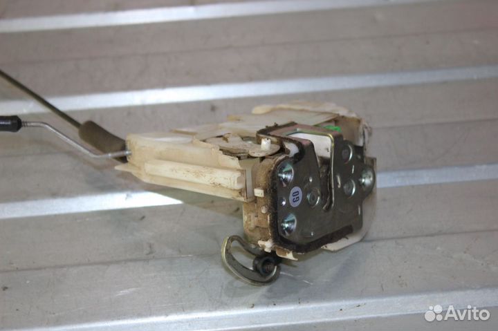 Замок двери дверной Хонда Аккорд 7