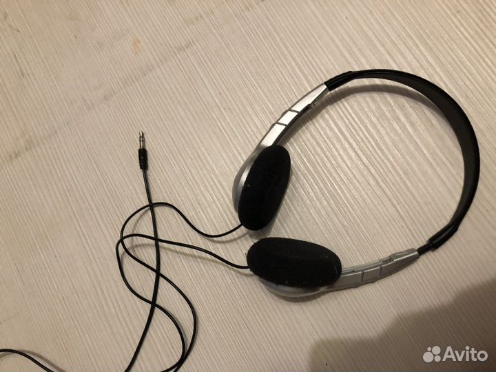 Проводные наушники с микрофоном