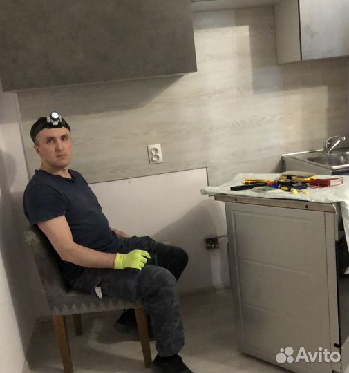 Мужчина с золотыми руками