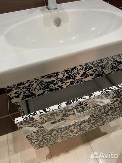 Шкаф с зеркалом для ванной