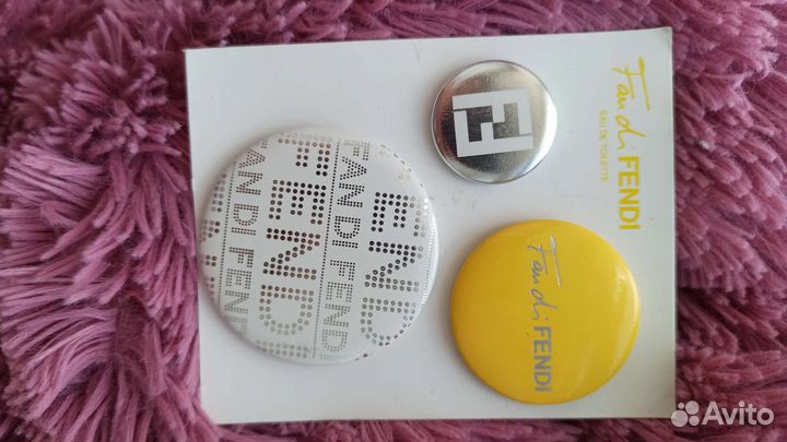 Значки Fendi