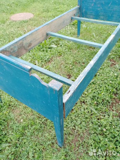 Старинная кровать