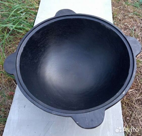 Казан чугунный 12 литров. Плоское дно