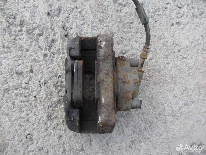 Суппорт передний левый Volkswagen Transporter T5