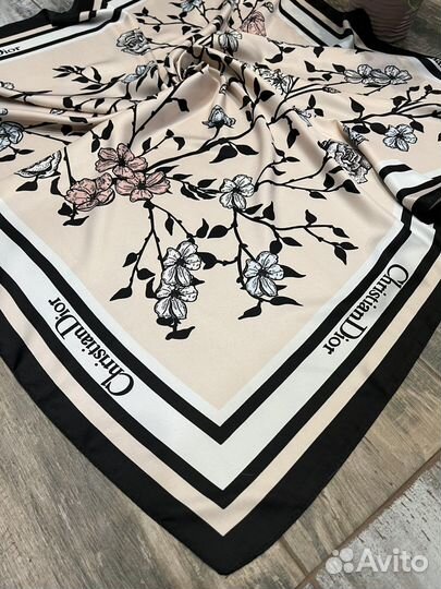 Шелковый платок Dior пудровый новый легкий