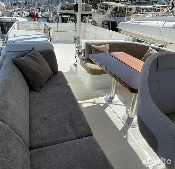 Моторная яхта Beneteau Swift Trawler 44 2018г