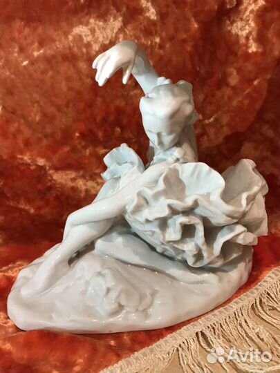 «Умирающий лебедь» балерина Уланова. Фарфоровая ст